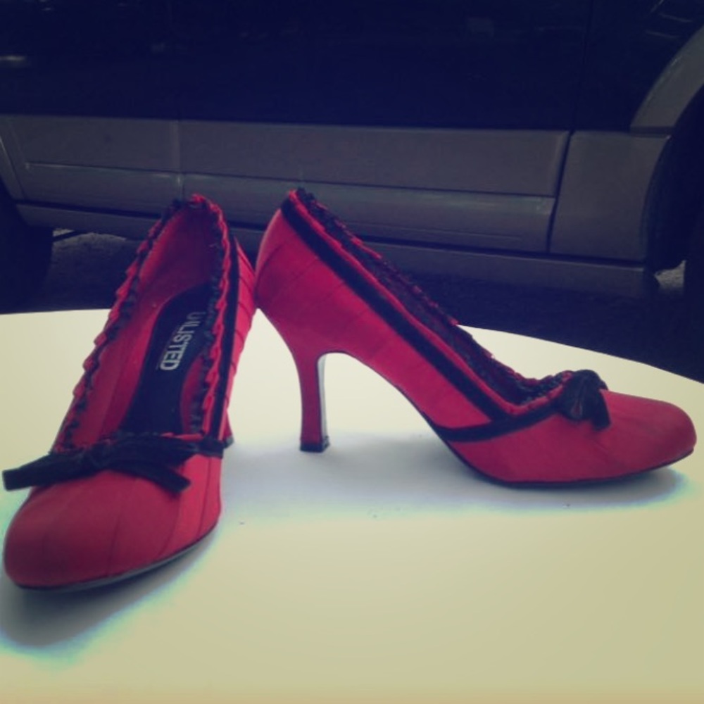 Cute red and black lace heels size 6